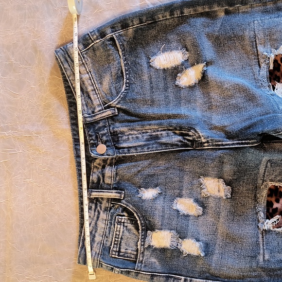 New in package, Leopard Print Destroyed Patch Jeans - Picture 6 of 11
